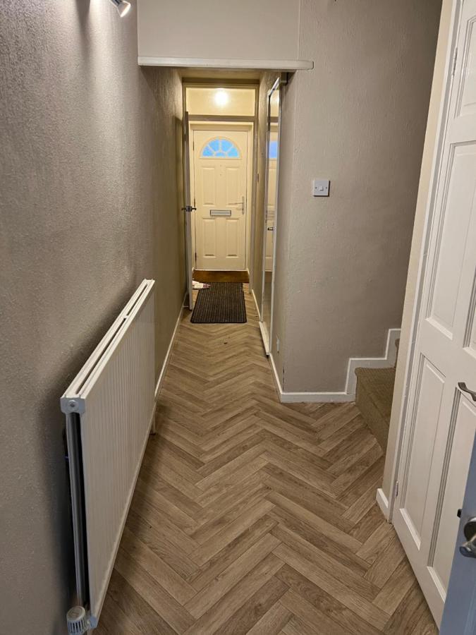 Modern And Spacious 3 Bedroom House Лестер Экстерьер фото